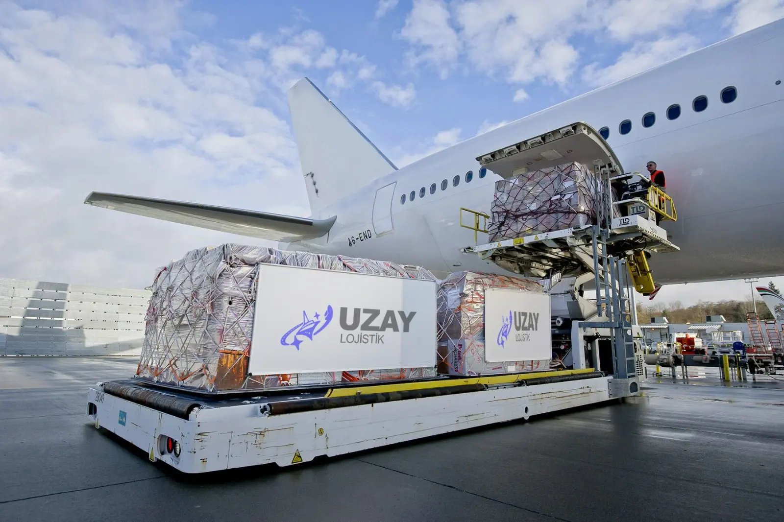 Uluslararasi Uçan Kurye